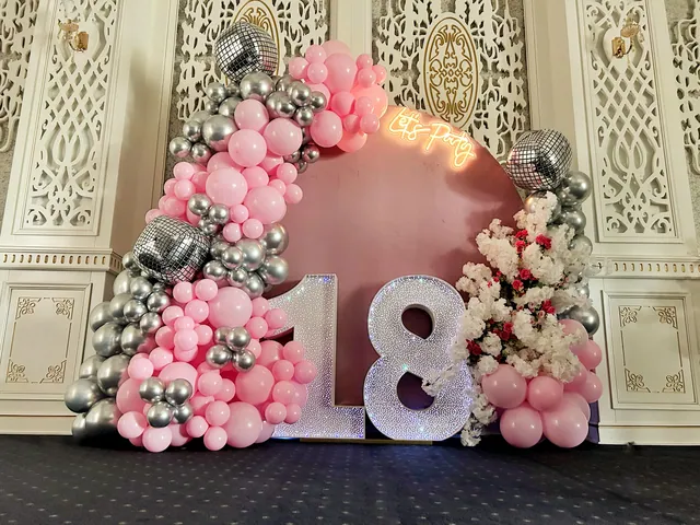 Decoruri pentru botez și majorat — Just Roses