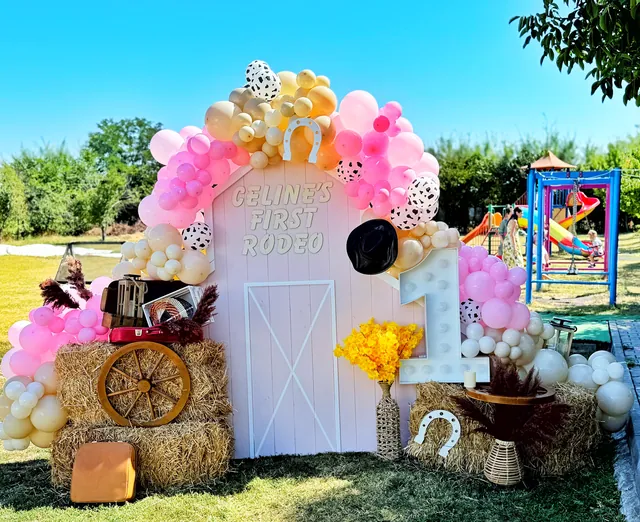 Decoruri pentru botez și majorat — Just Roses