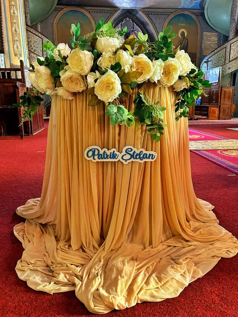 Decoruri pentru botez și majorat — Just Roses